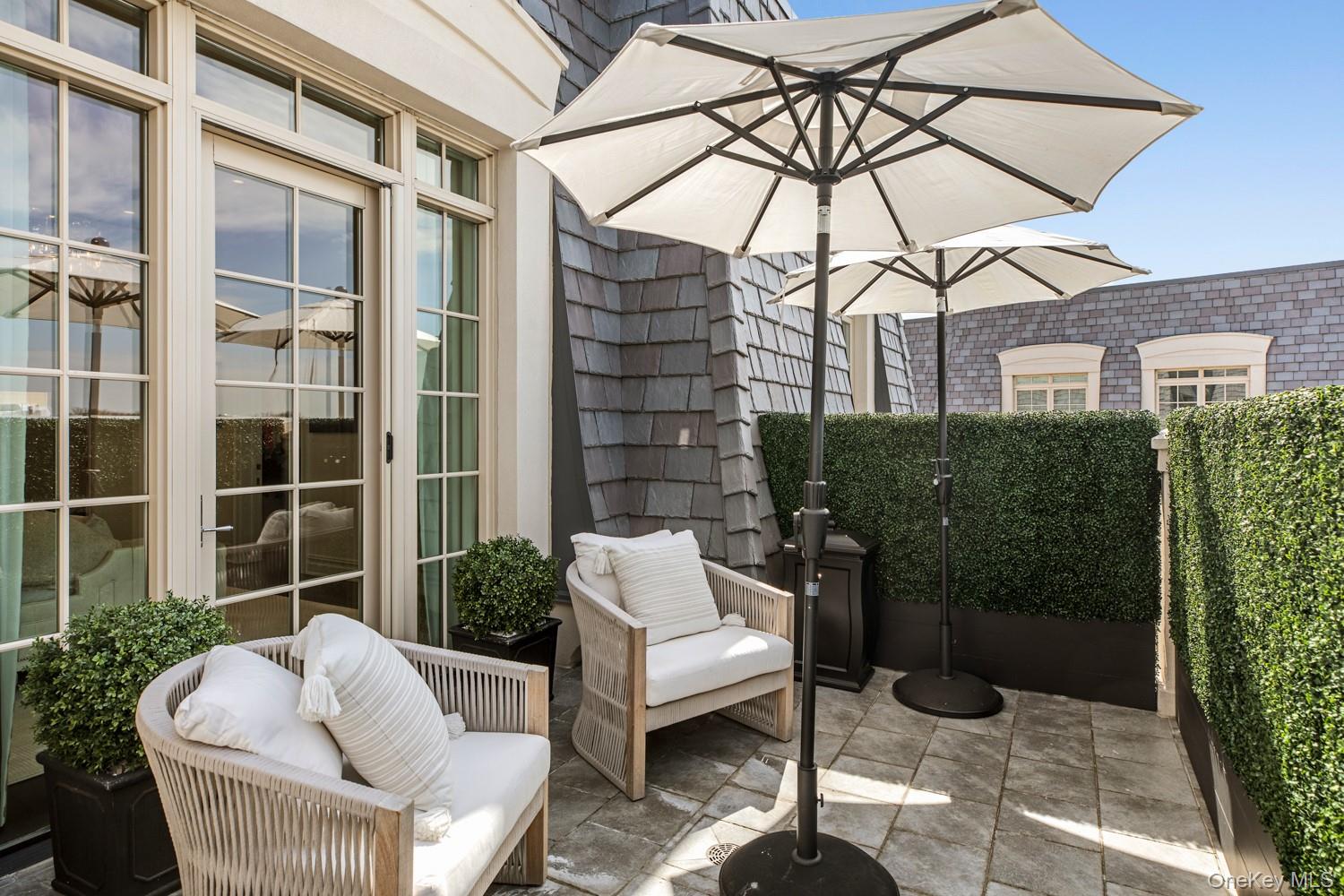 6000 Royal Court Unit: PENTHOUSE