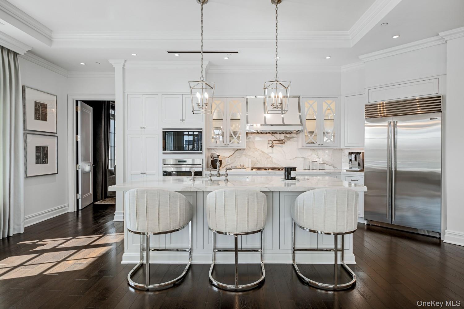 6000 Royal Court Unit: PENTHOUSE