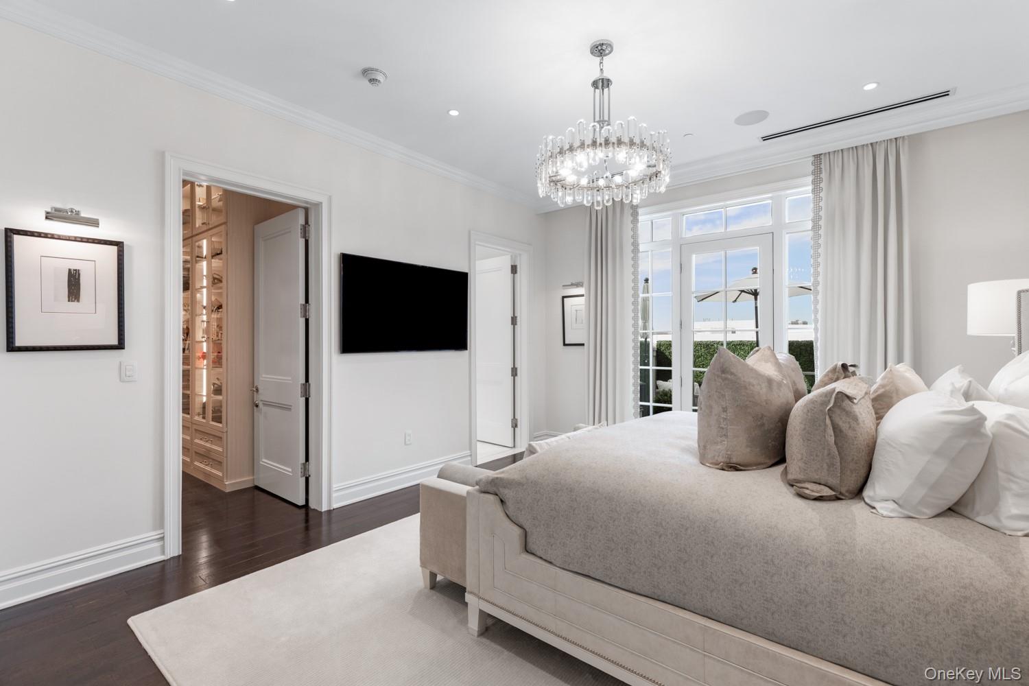 6000 Royal Court Unit: PENTHOUSE