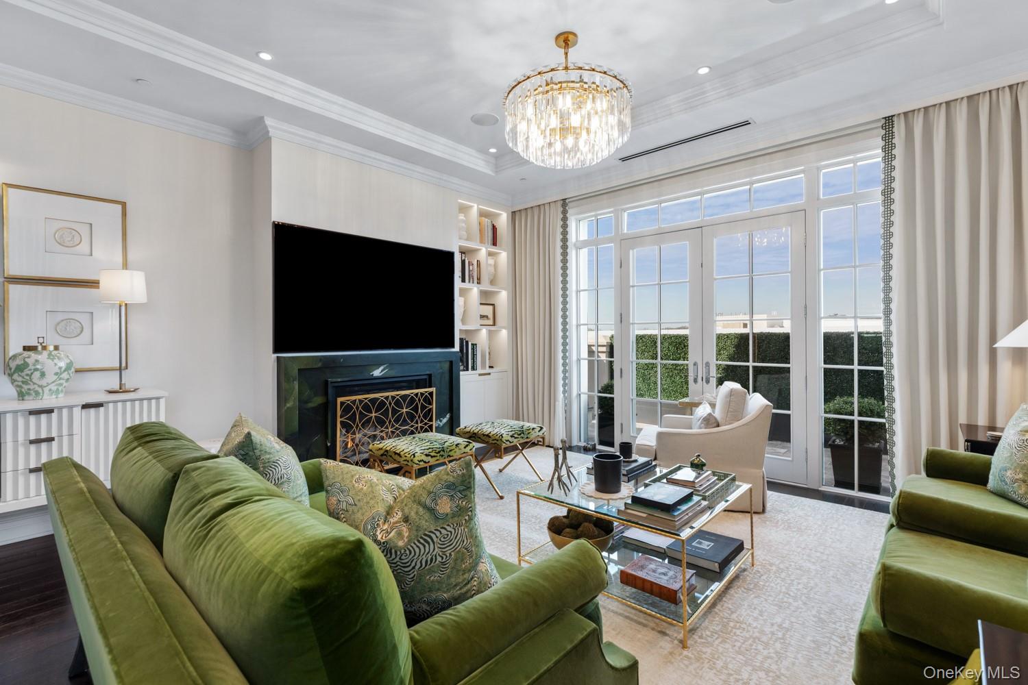 6000 Royal Court Unit: PENTHOUSE