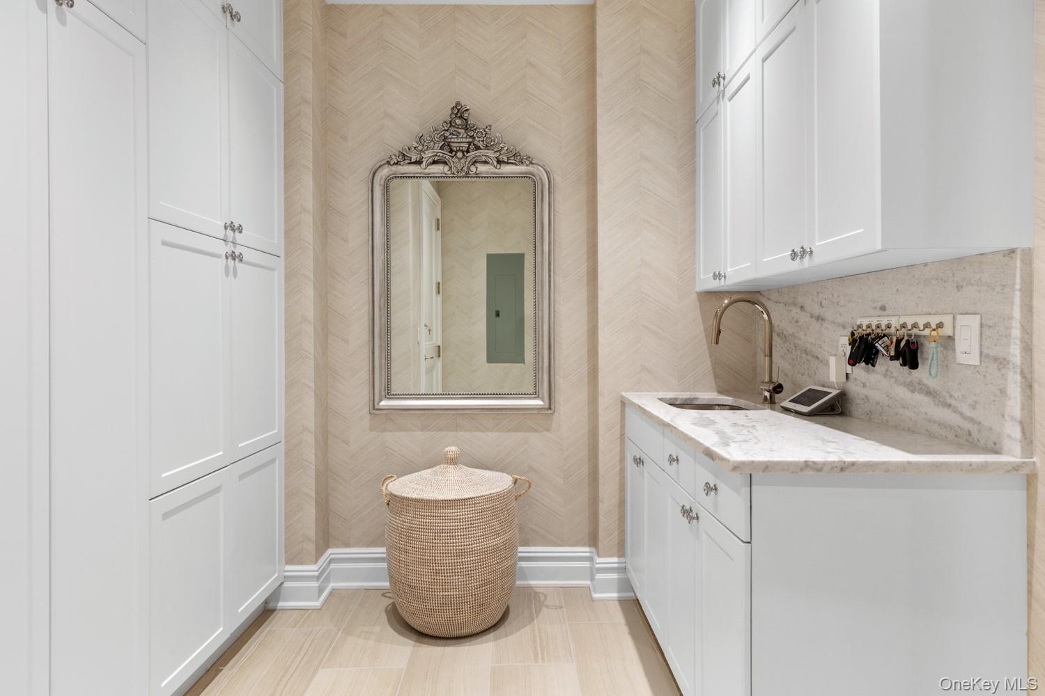 6000 Royal Court Unit: PENTHOUSE