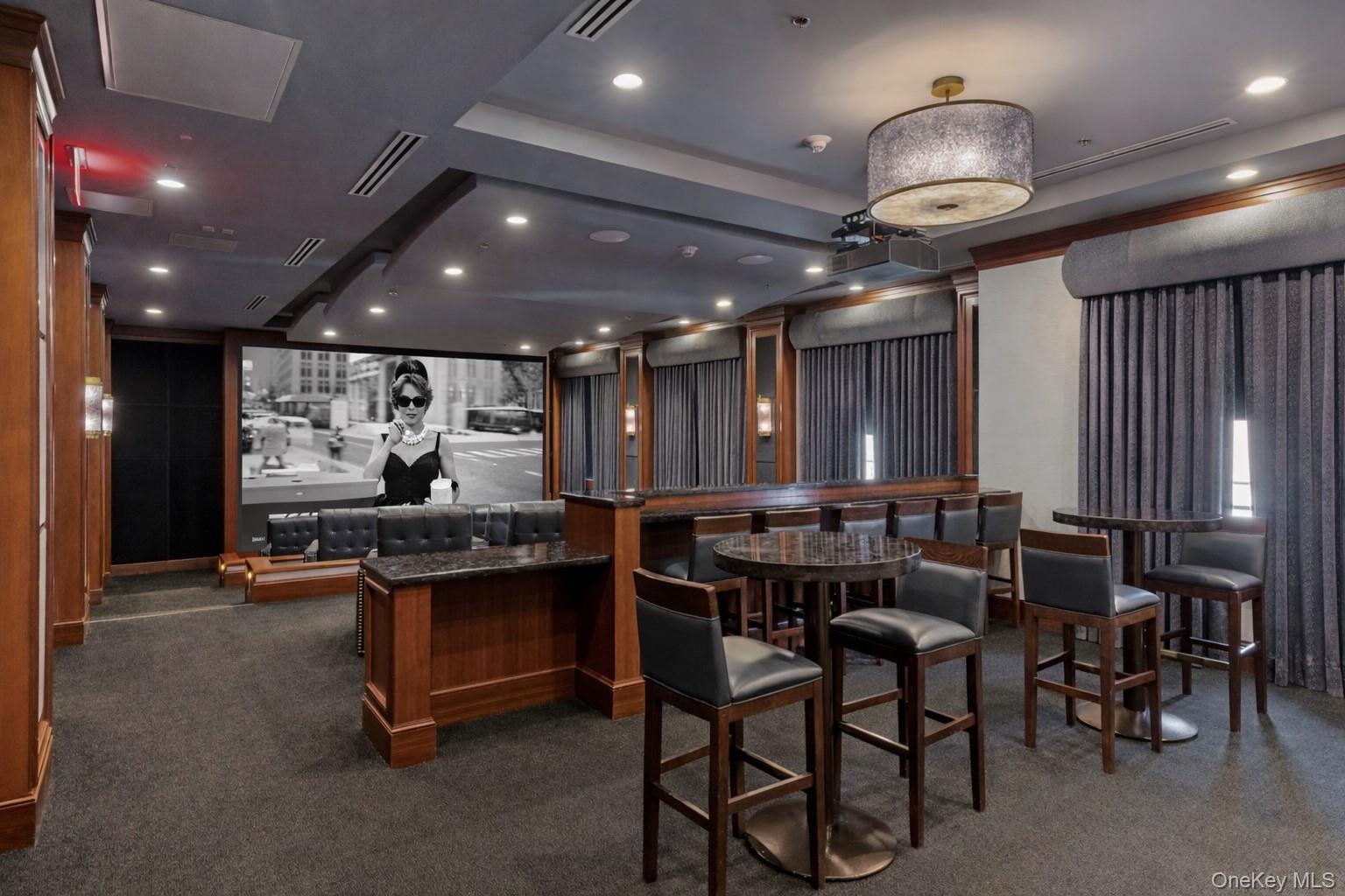 6000 Royal Court Unit: PENTHOUSE