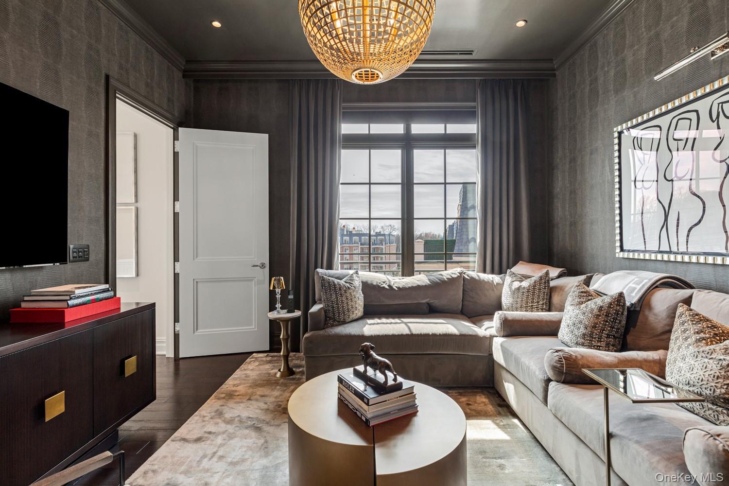 6000 Royal Court Unit: PENTHOUSE