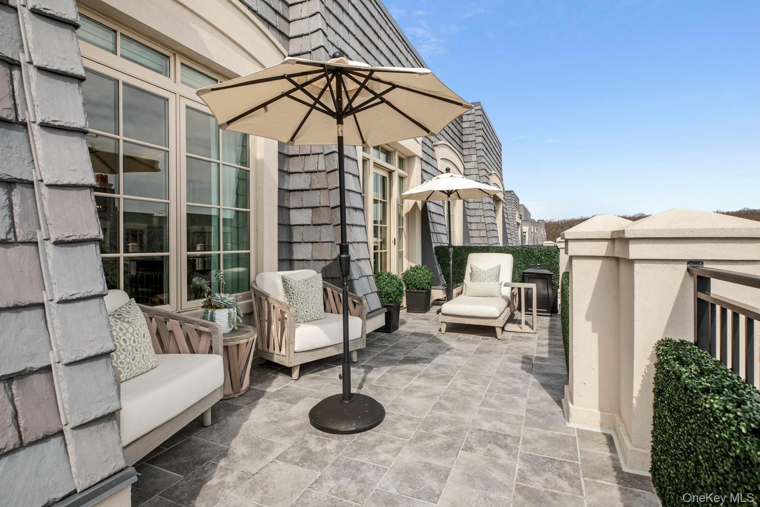 6000 Royal Court Unit: PENTHOUSE