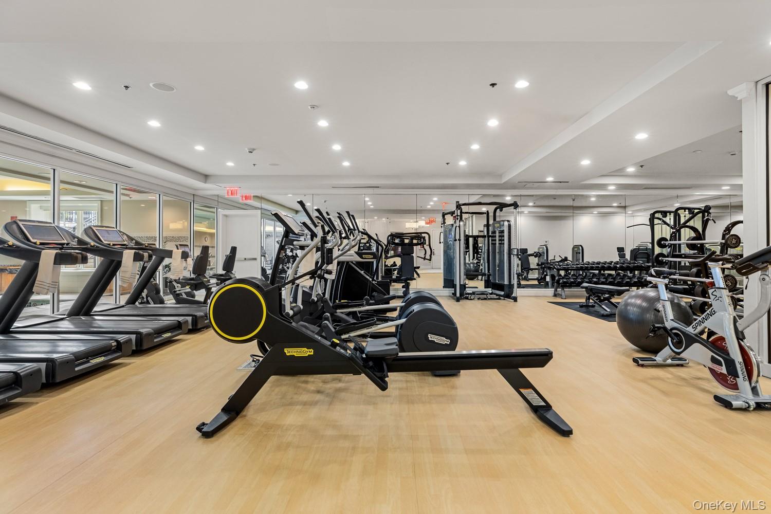 6000 Royal Court Unit: PENTHOUSE