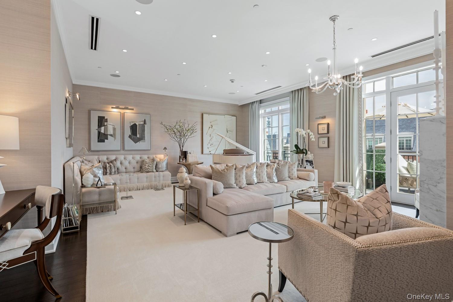 6000 Royal Court Unit: PENTHOUSE