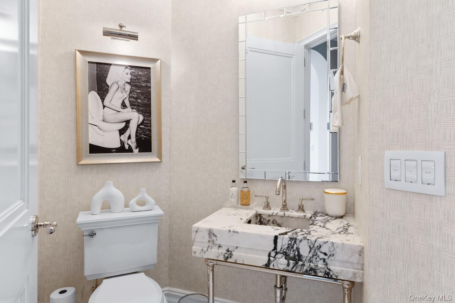 6000 Royal Court Unit: PENTHOUSE