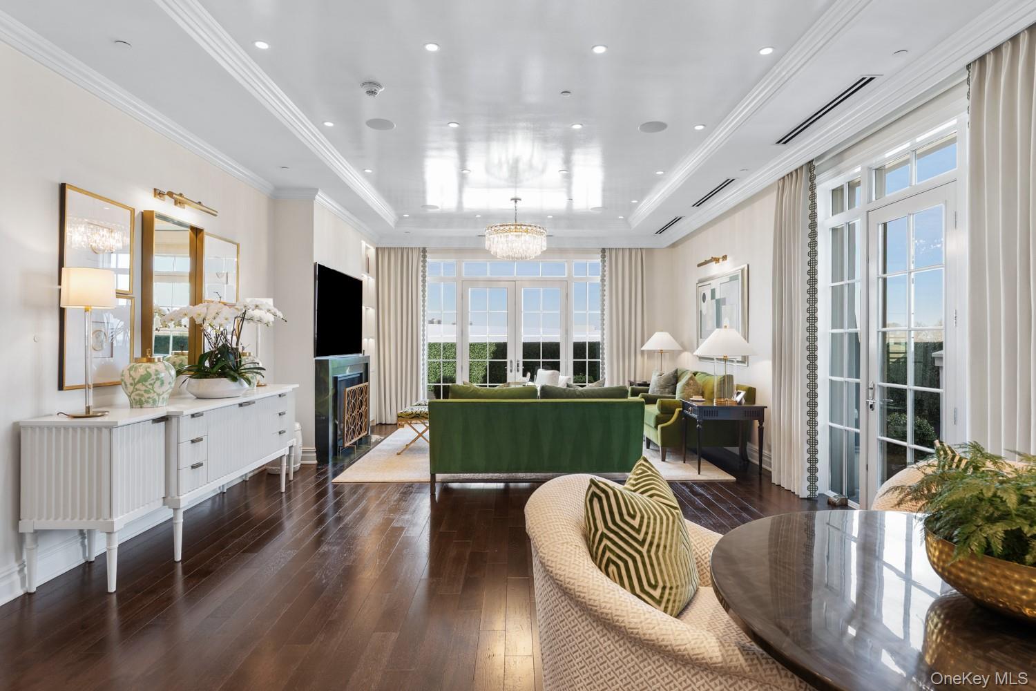 6000 Royal Court Unit: PENTHOUSE