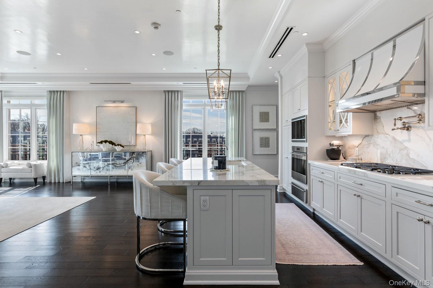 6000 Royal Court Unit: PENTHOUSE