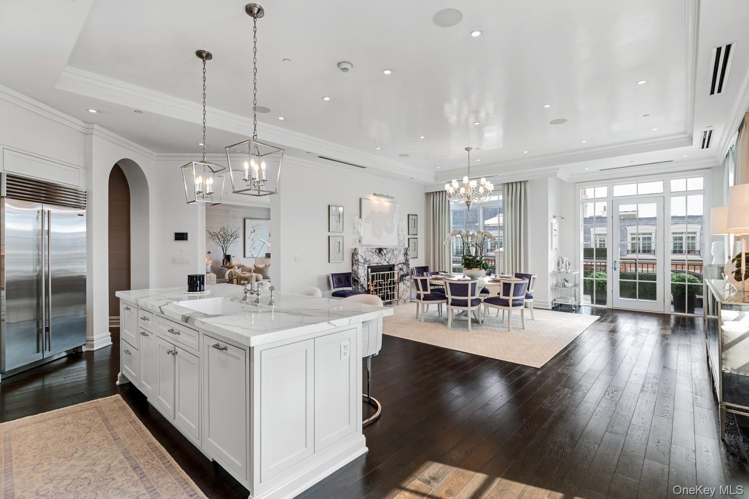 6000 Royal Court Unit: PENTHOUSE