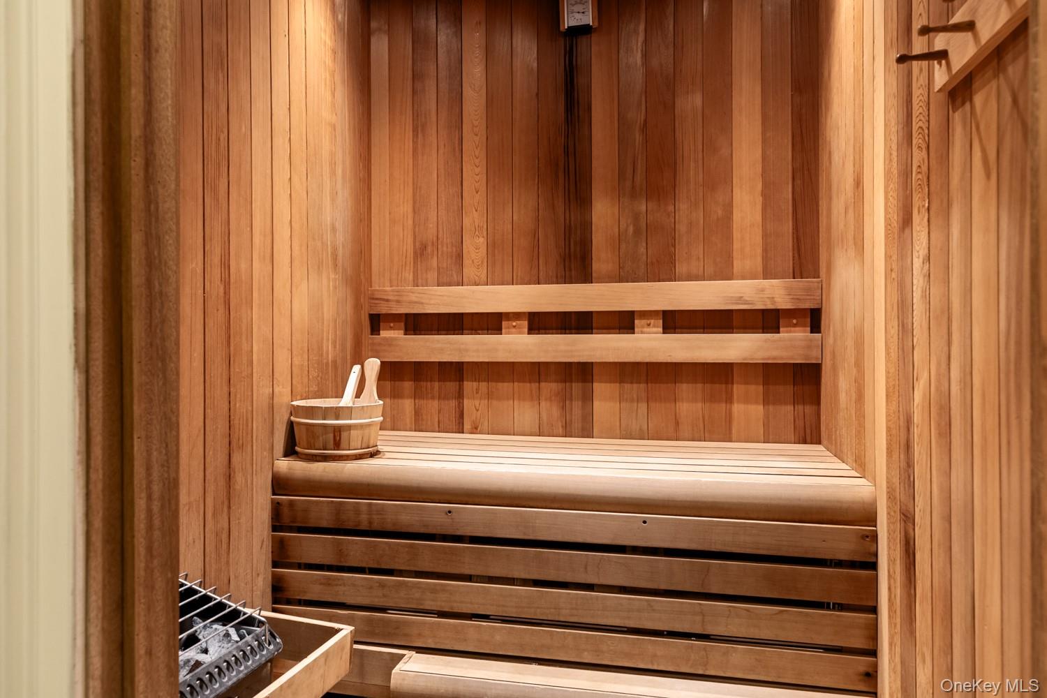 6000 Royal Court Unit: PENTHOUSE