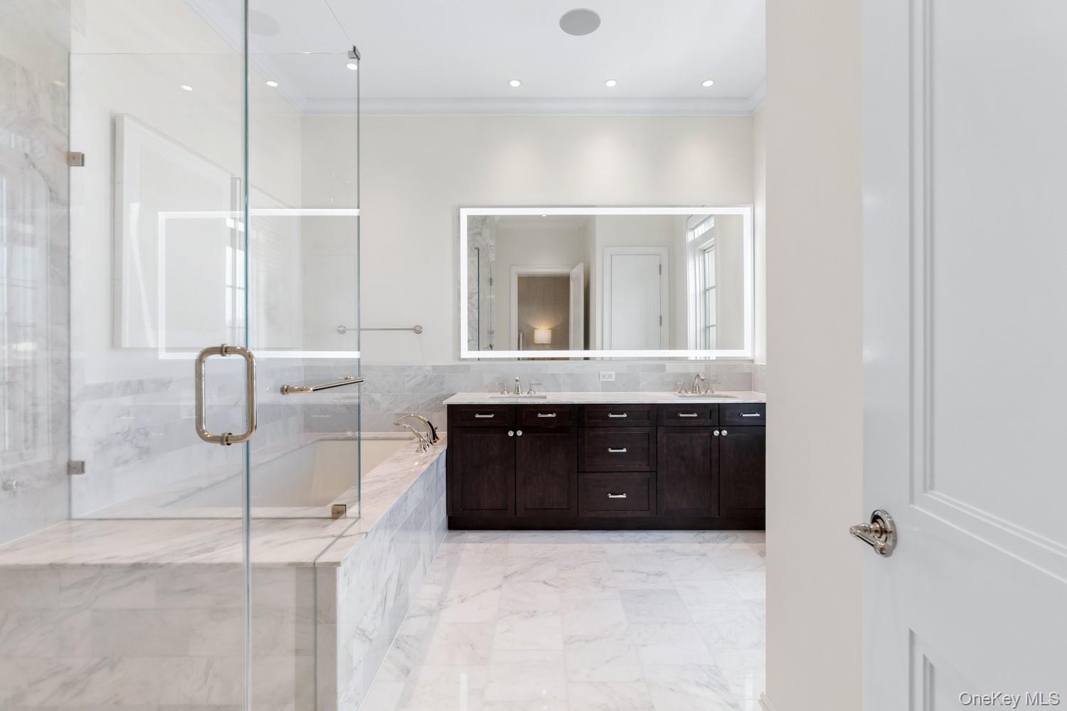 6000 Royal Court Unit: PENTHOUSE