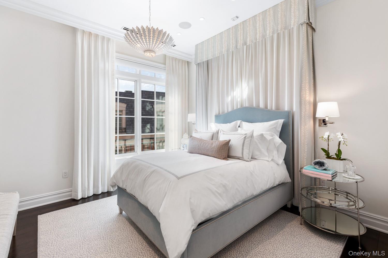 6000 Royal Court Unit: PENTHOUSE