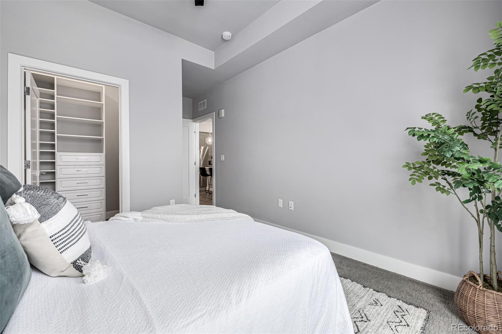 6618 E Lowry Boulevard Unit: 214