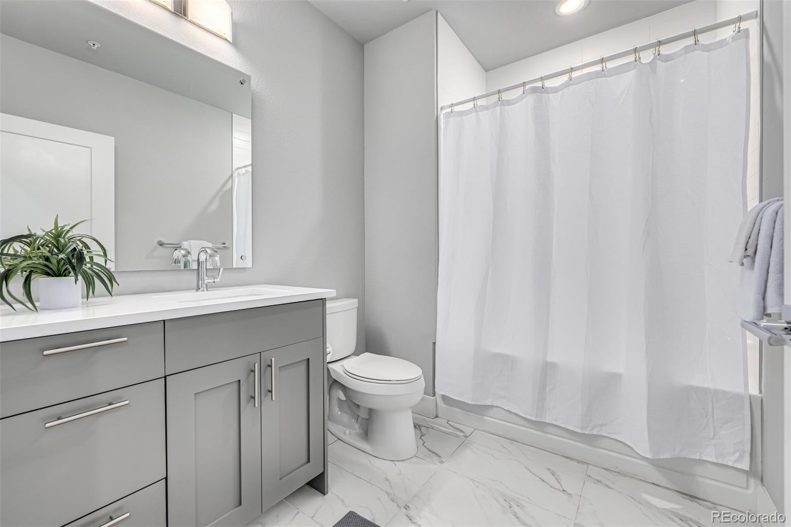 6618 E Lowry Boulevard Unit: 214