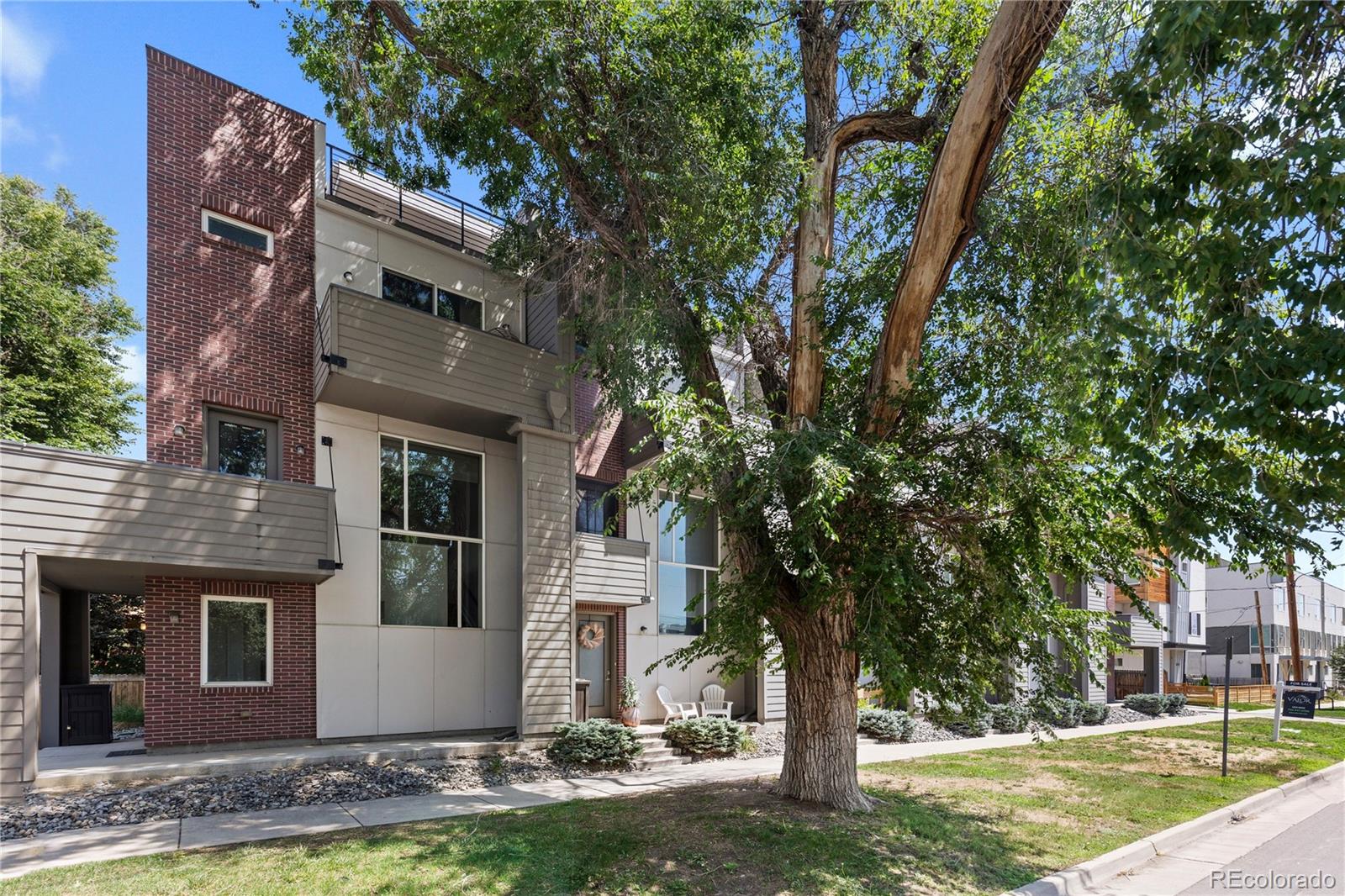 3295 W 17th Avenue