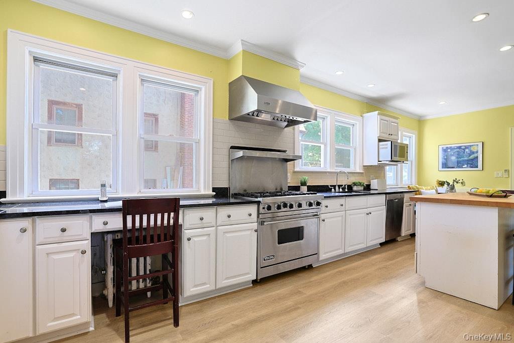 91 Vaughn Avenue