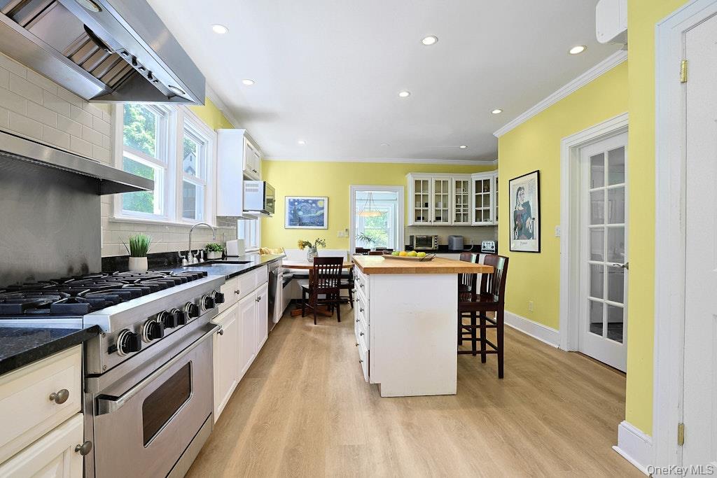 91 Vaughn Avenue