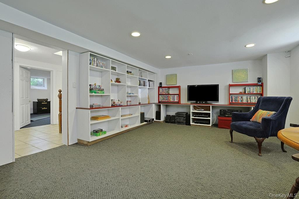 91 Vaughn Avenue