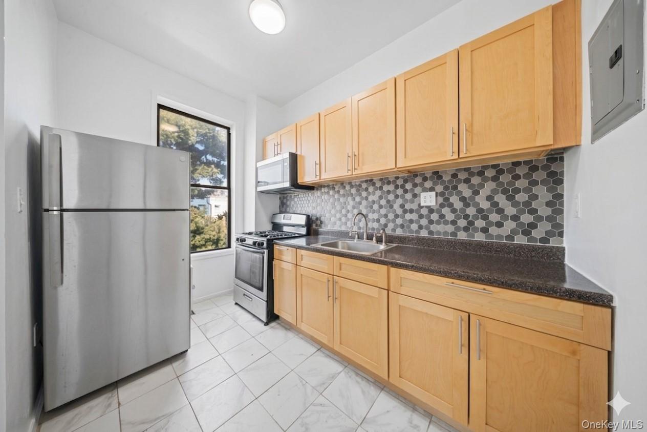 1207 Hancock Street Unit: 2