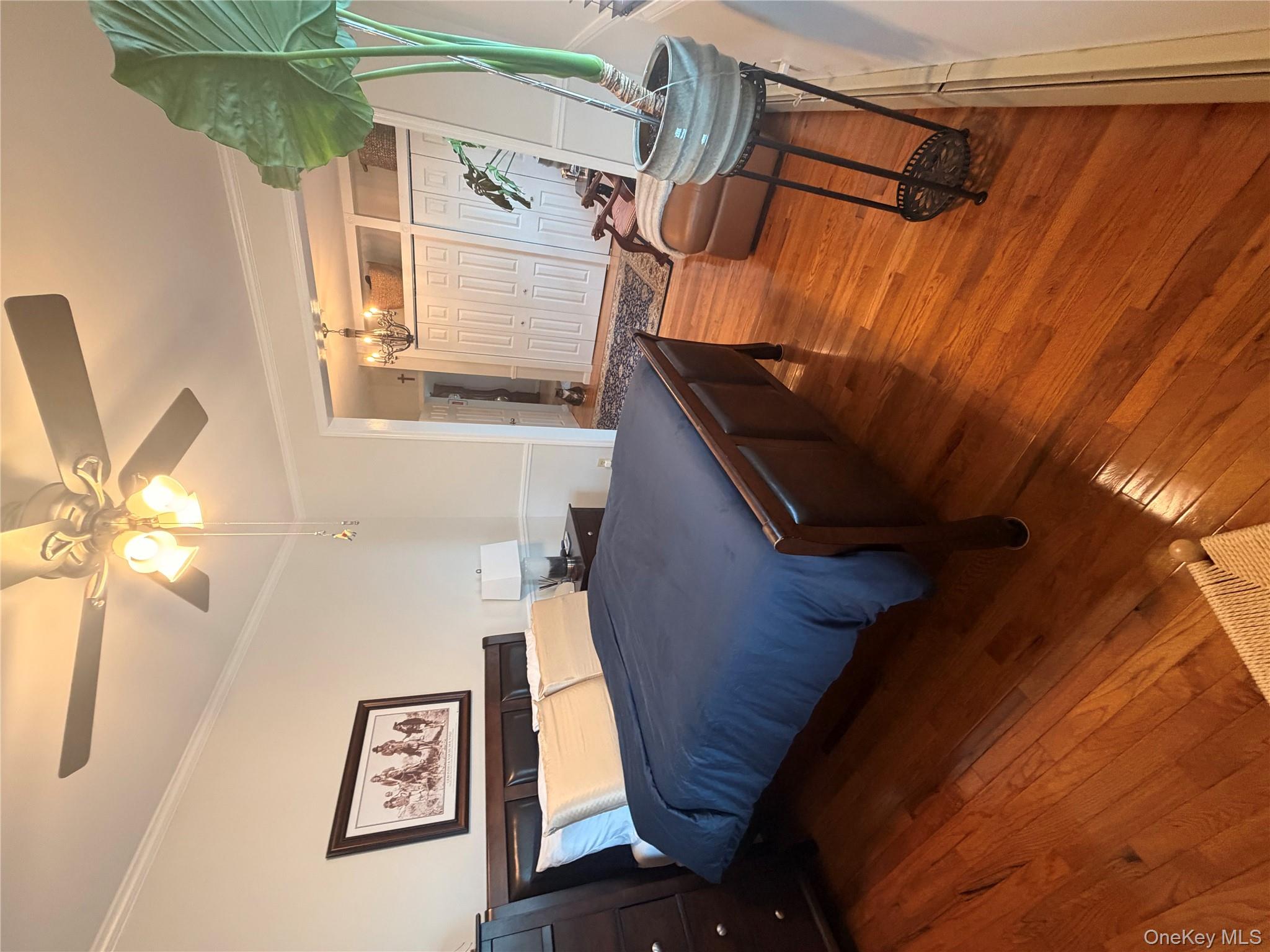 81 S Mesier Avenue Unit: Bottom