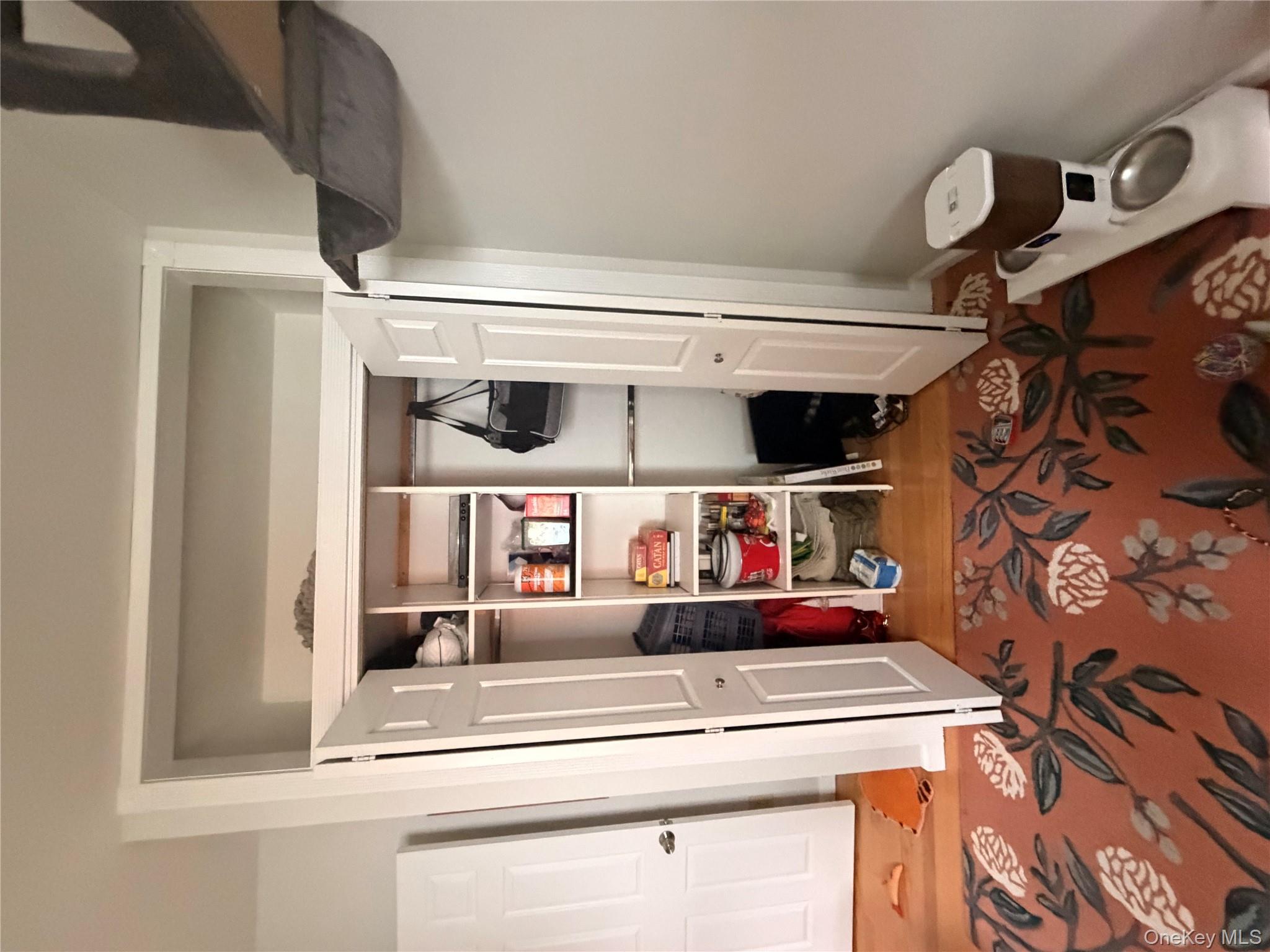 81 S Mesier Avenue Unit: Bottom