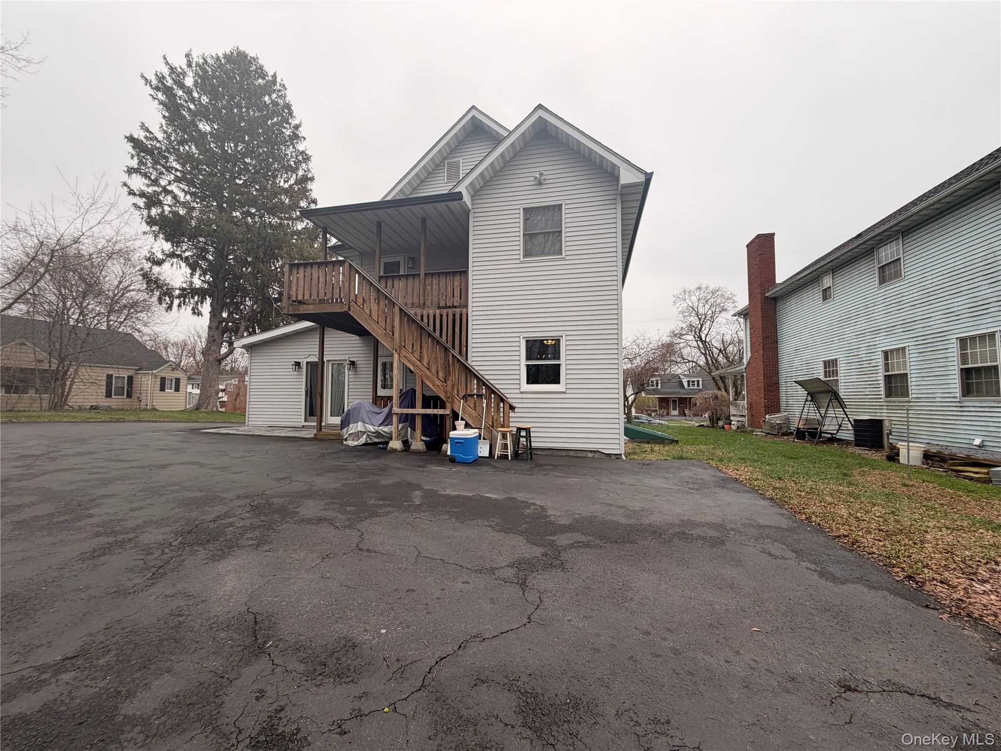81 S Mesier Avenue Unit: Bottom