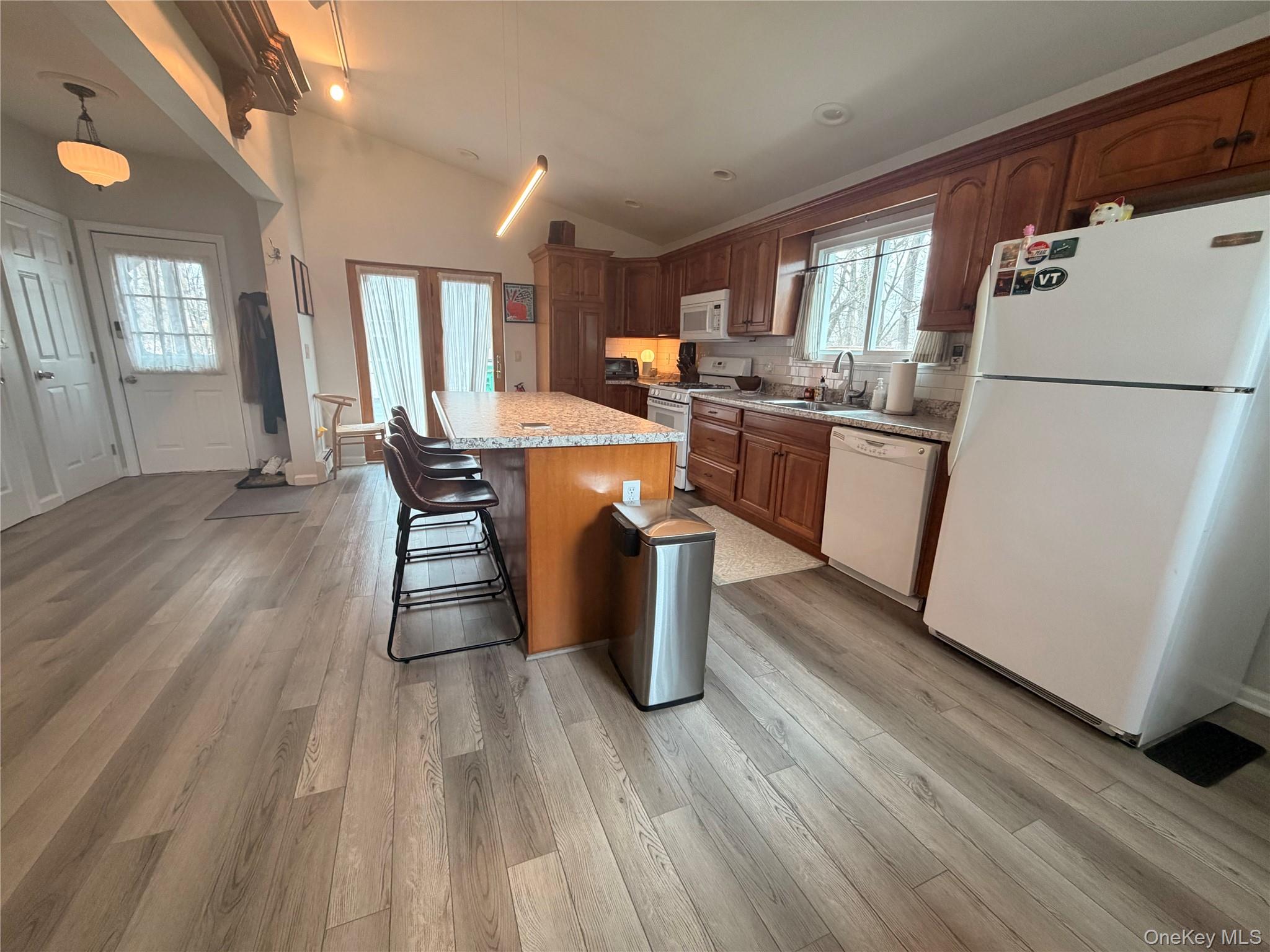 81 S Mesier Avenue Unit: Bottom