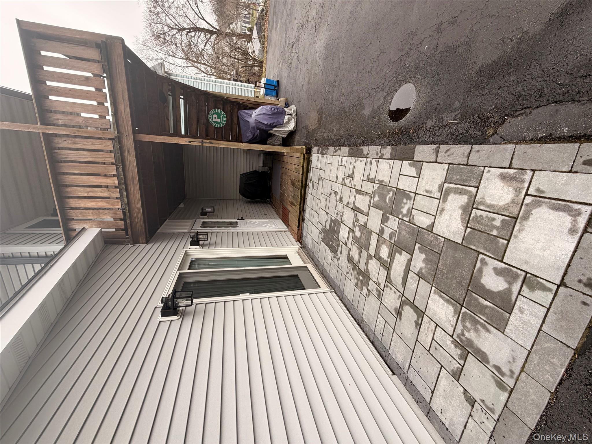 81 S Mesier Avenue Unit: Bottom