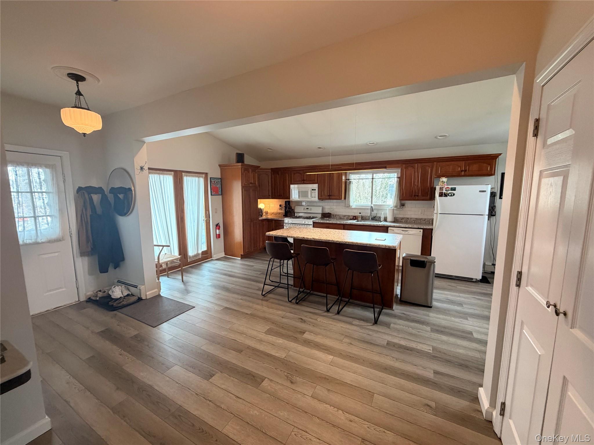 81 S Mesier Avenue Unit: Bottom
