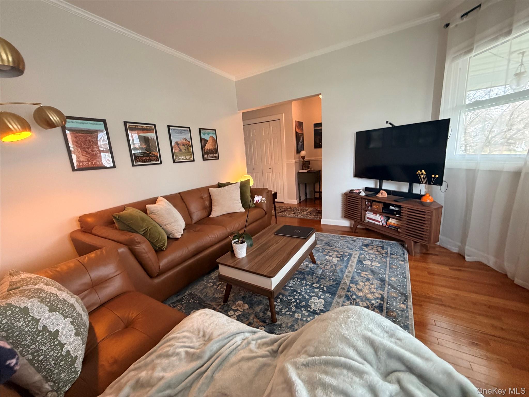 81 S Mesier Avenue Unit: Bottom