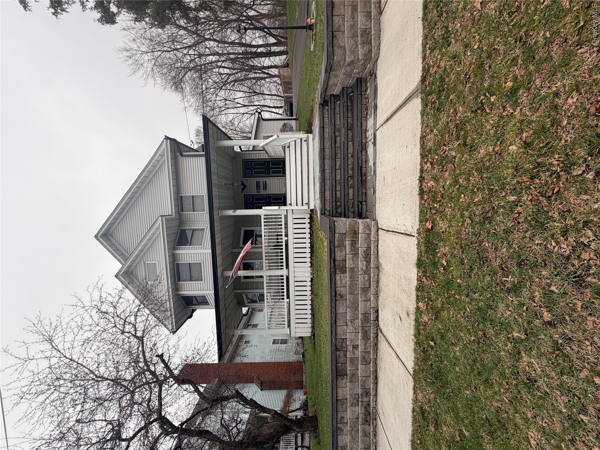 81 S Mesier Avenue Unit: Bottom