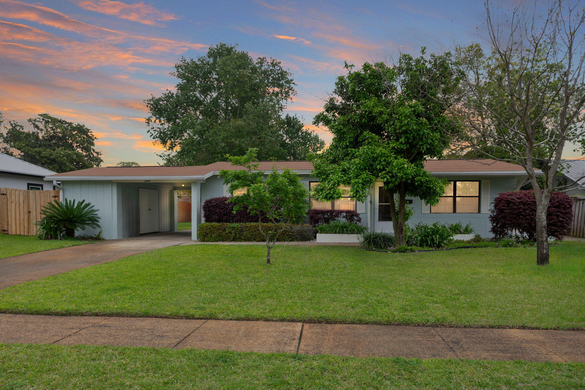 240 W W Lorraine Dr Drive