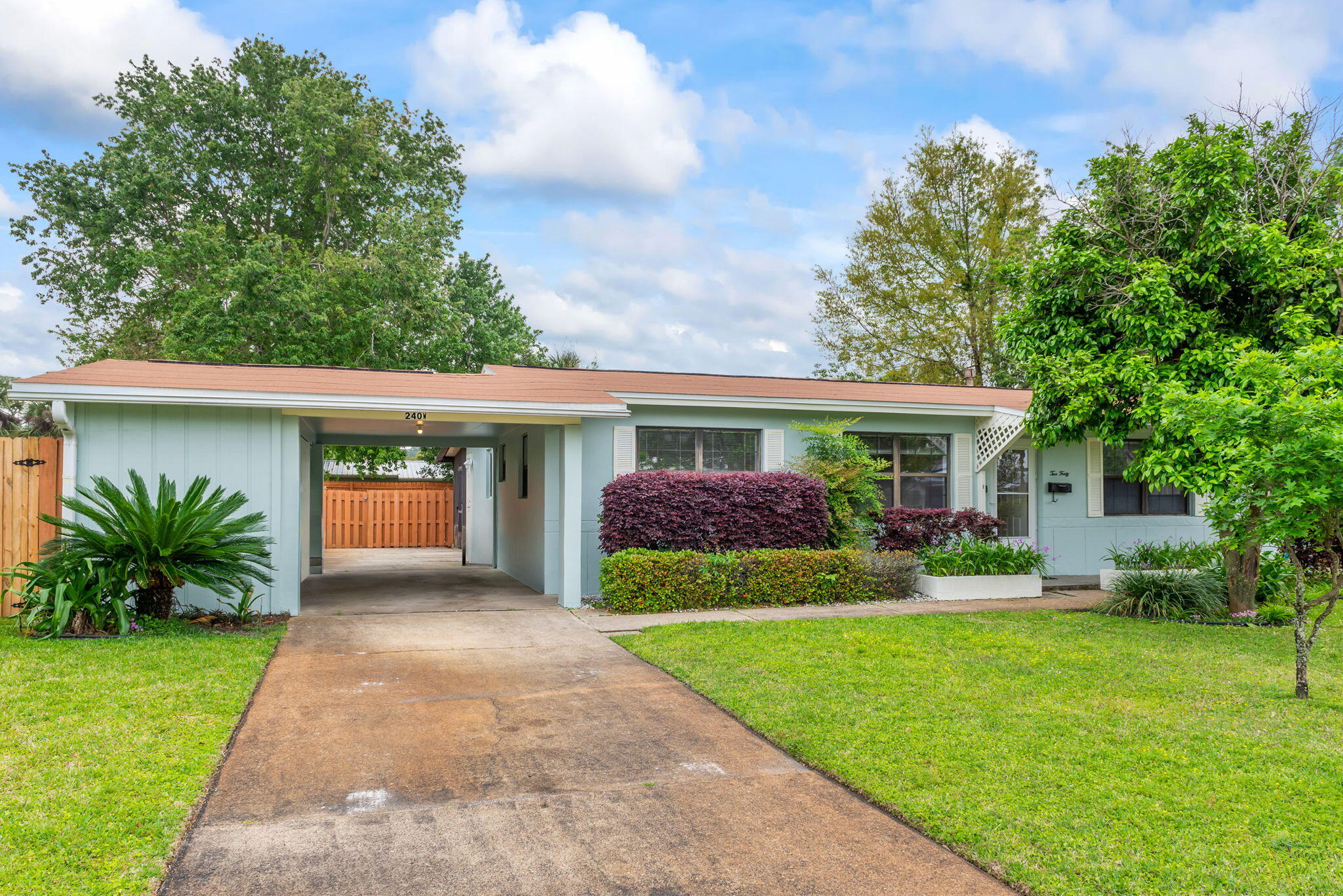 240 W W Lorraine Dr Drive