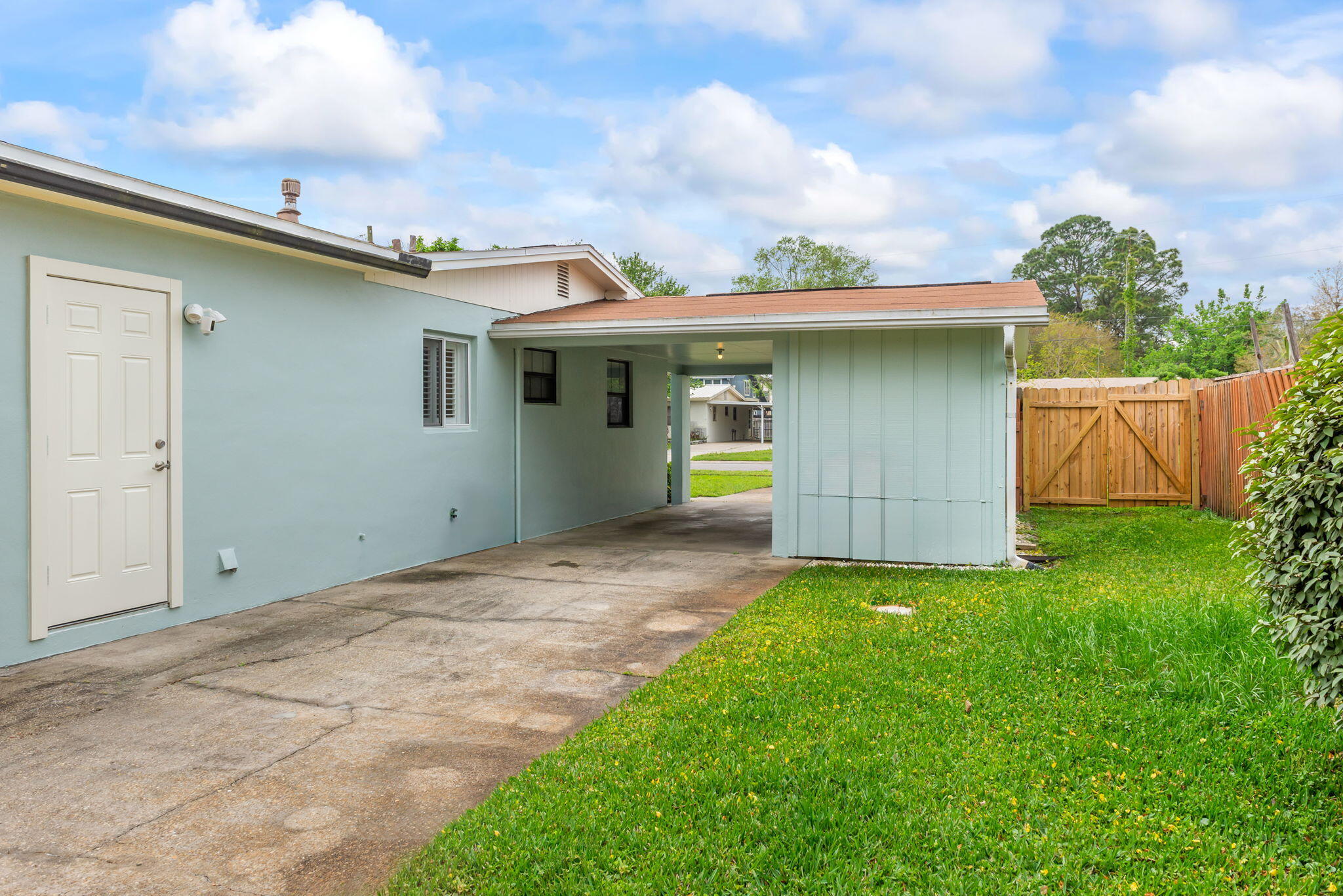 240 W W Lorraine Dr Drive