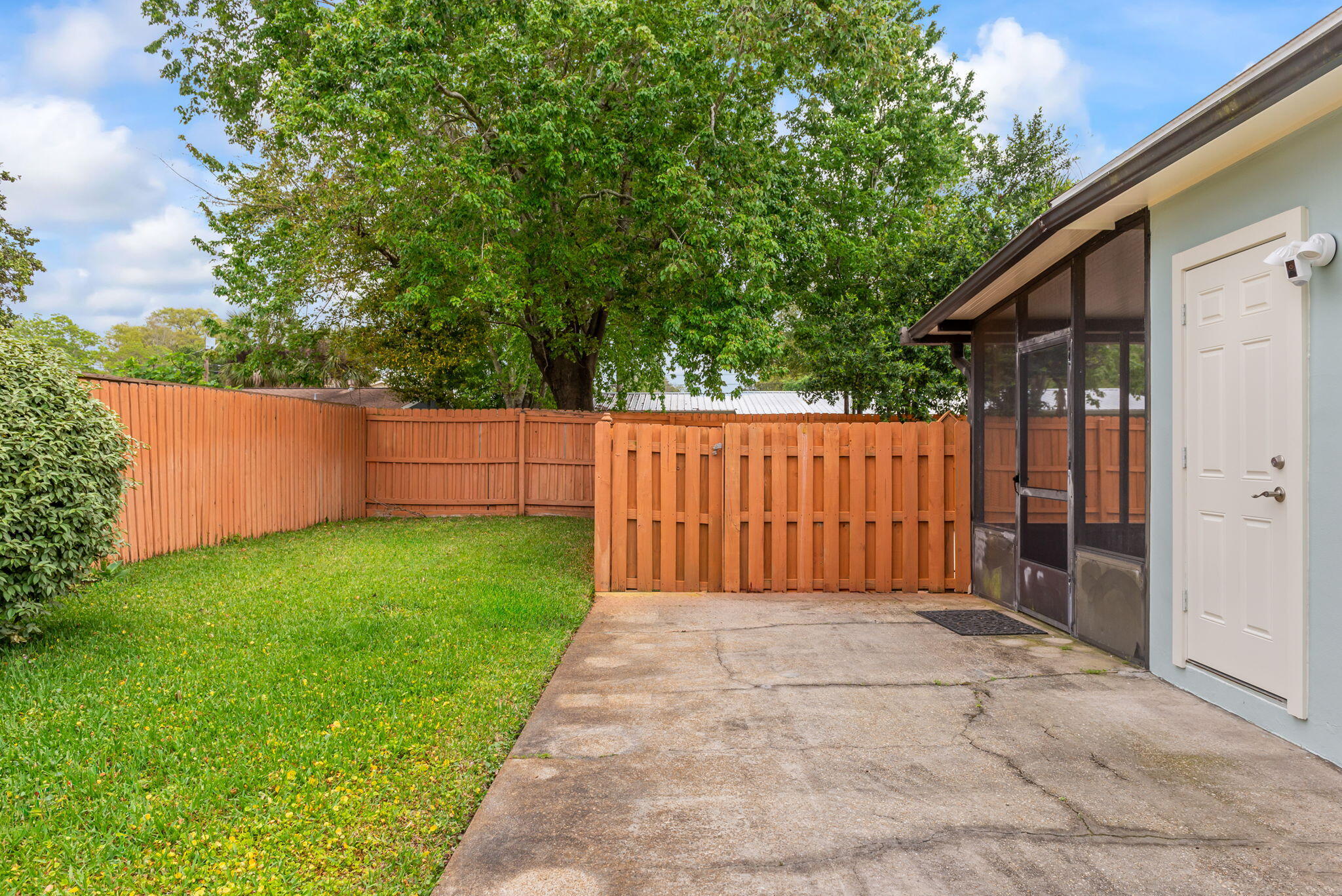 240 W W Lorraine Dr Drive