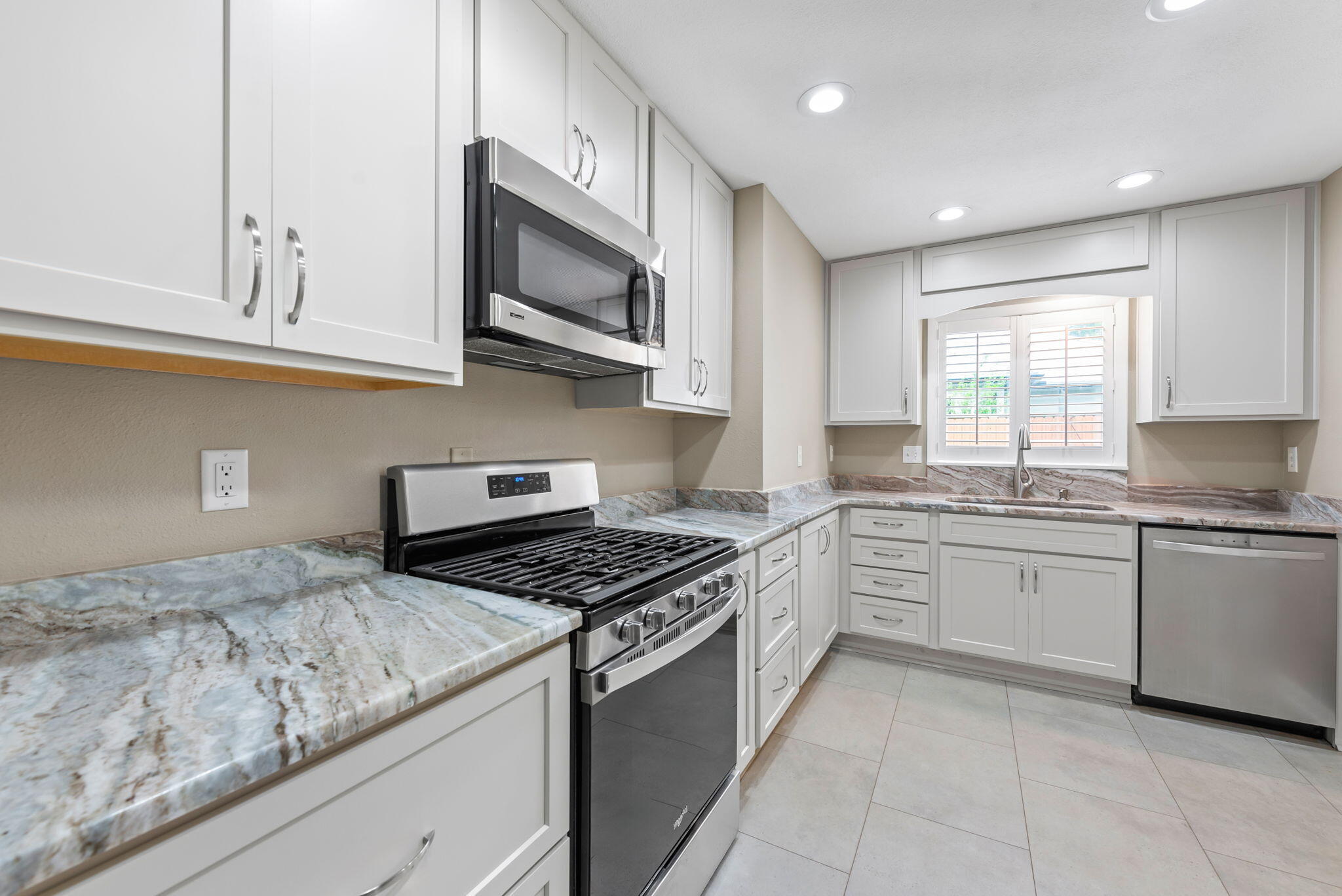 240 W W Lorraine Dr Drive