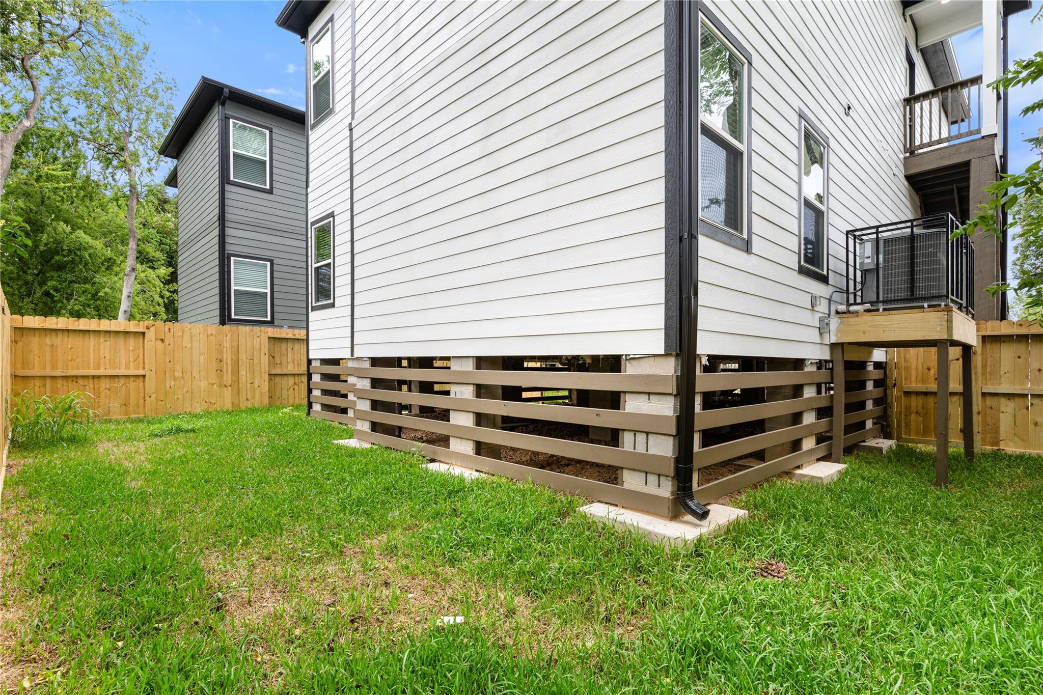 1319 E 35th Street