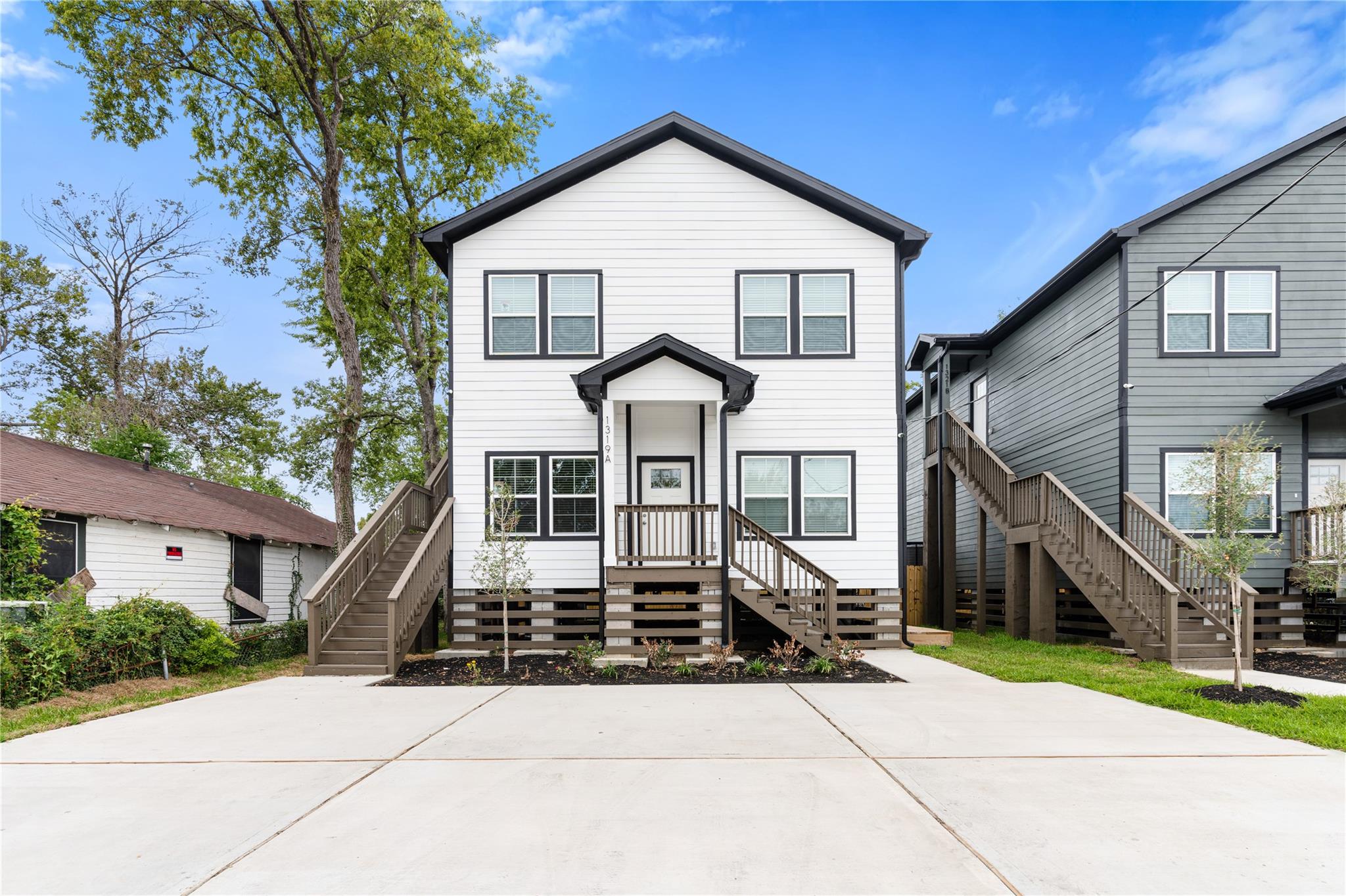 1319 E 35th Street