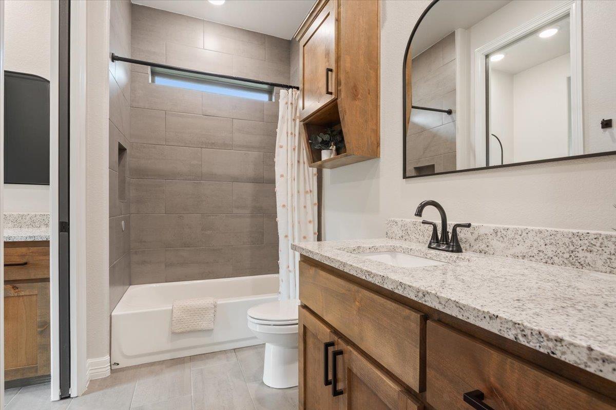 5017 Bella Charca PKWY