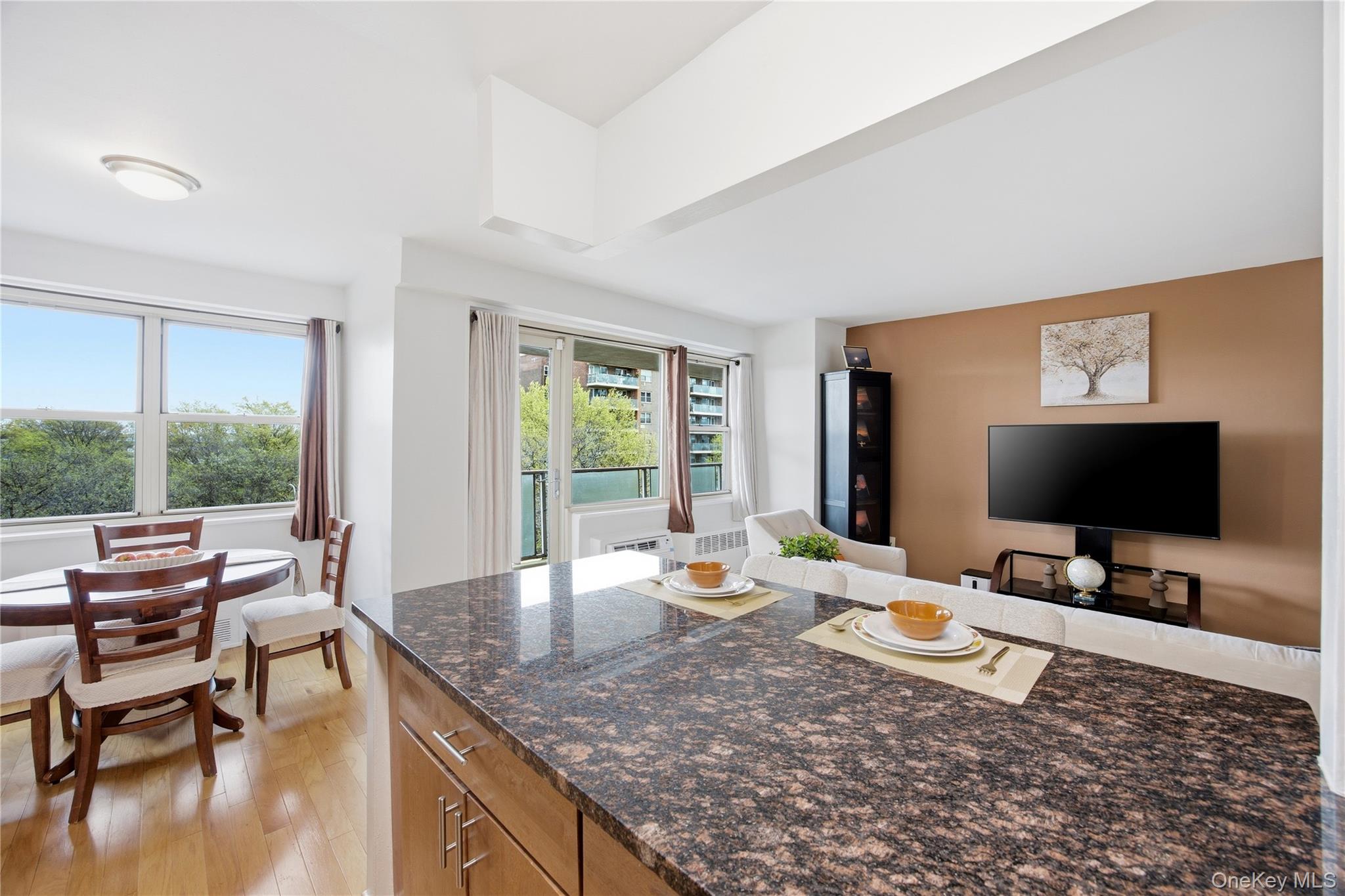 400 Cozine Avenue Unit: 5E