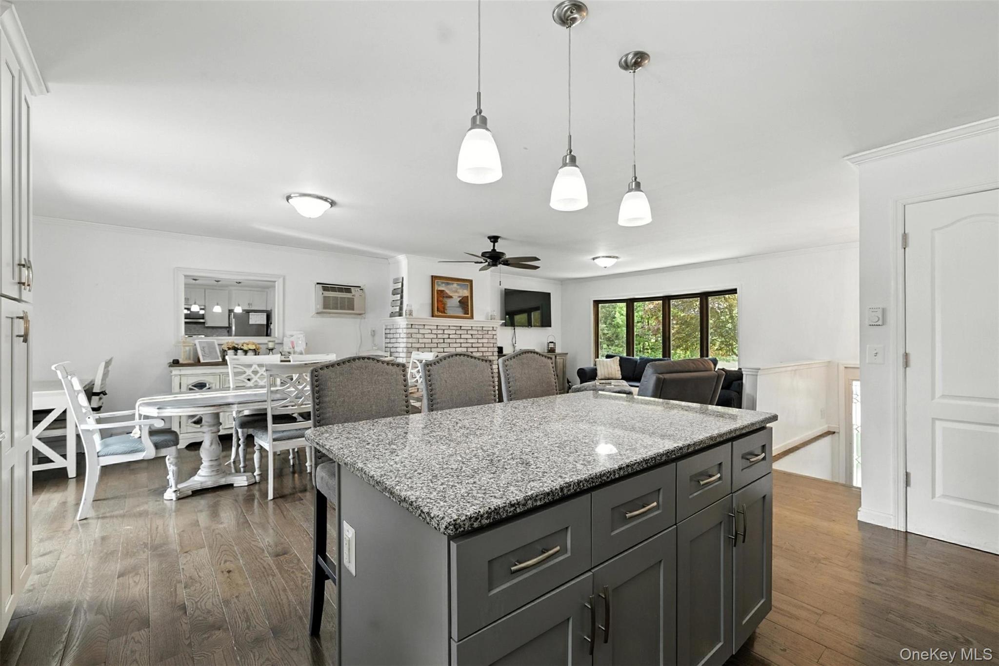 135 Lake Shore Drive E