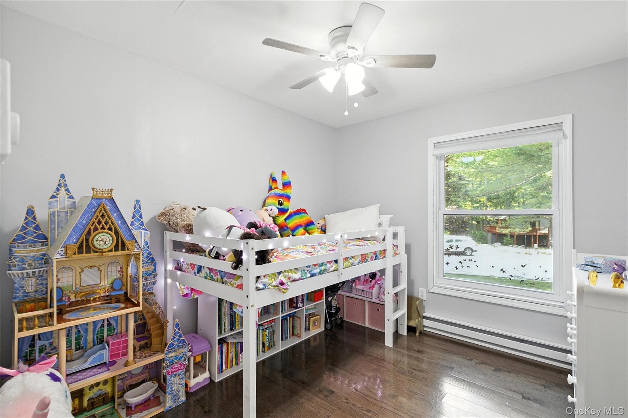 135 Lake Shore Drive E