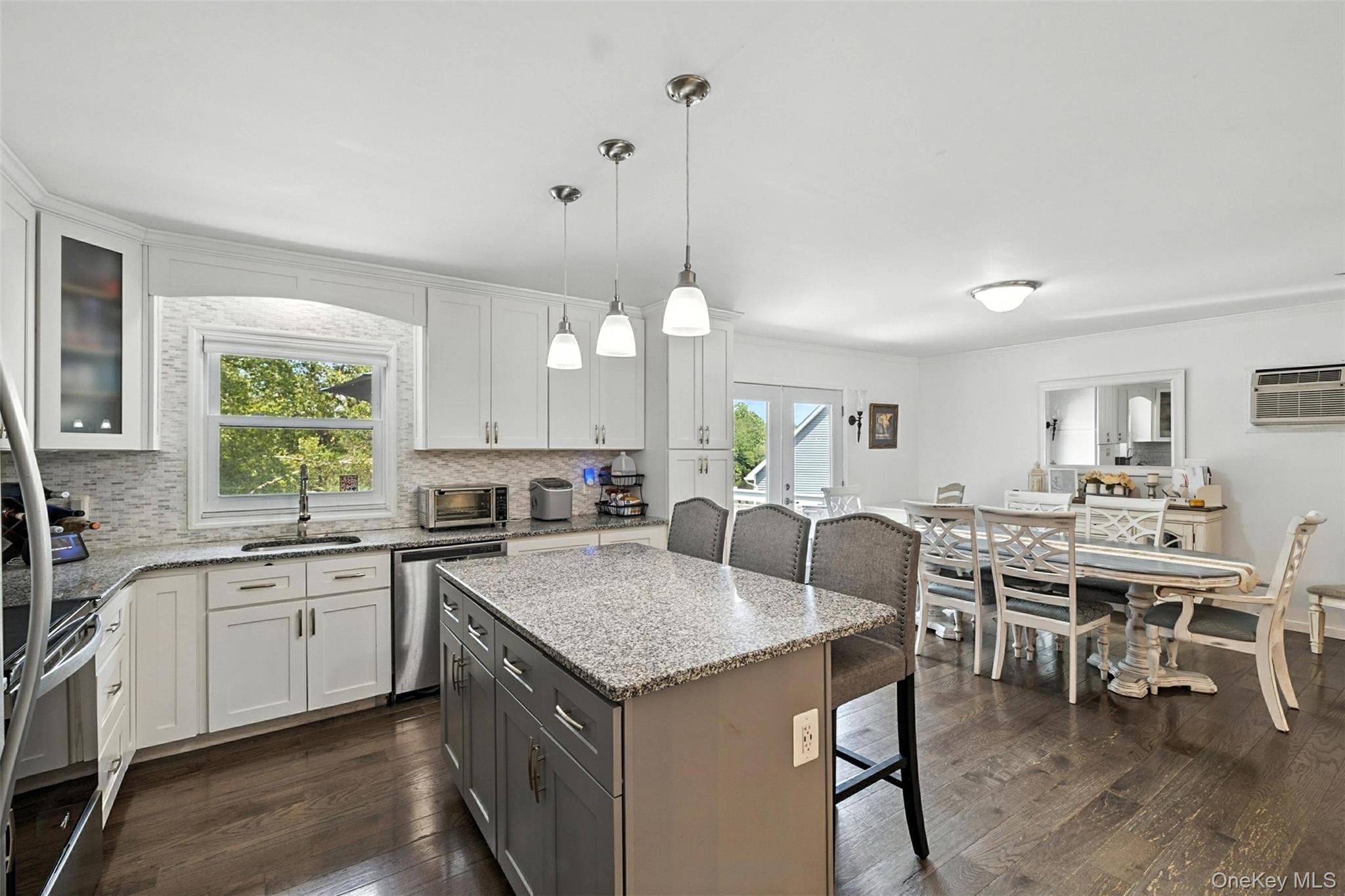 135 Lake Shore Drive E