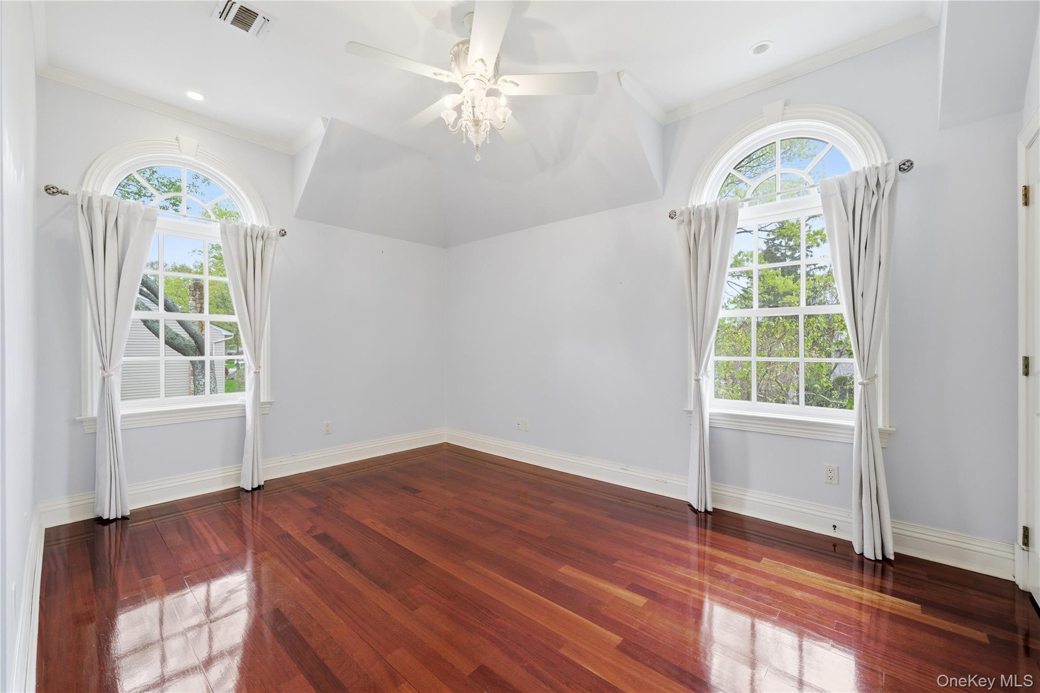 6 Sunhill Road