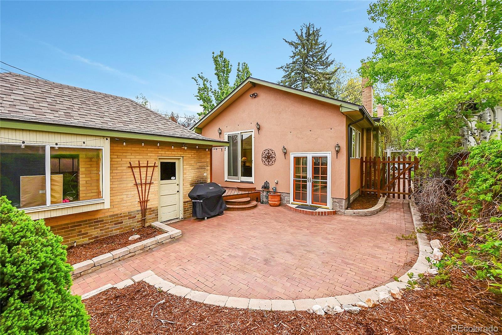 2557 Dexter Street