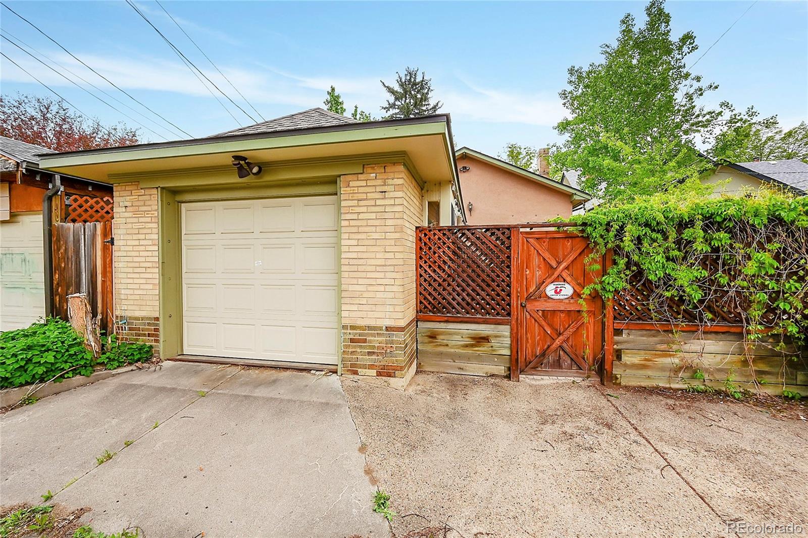2557 Dexter Street