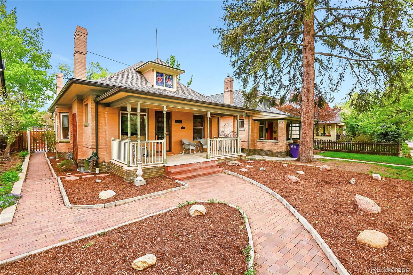 2557 Dexter Street