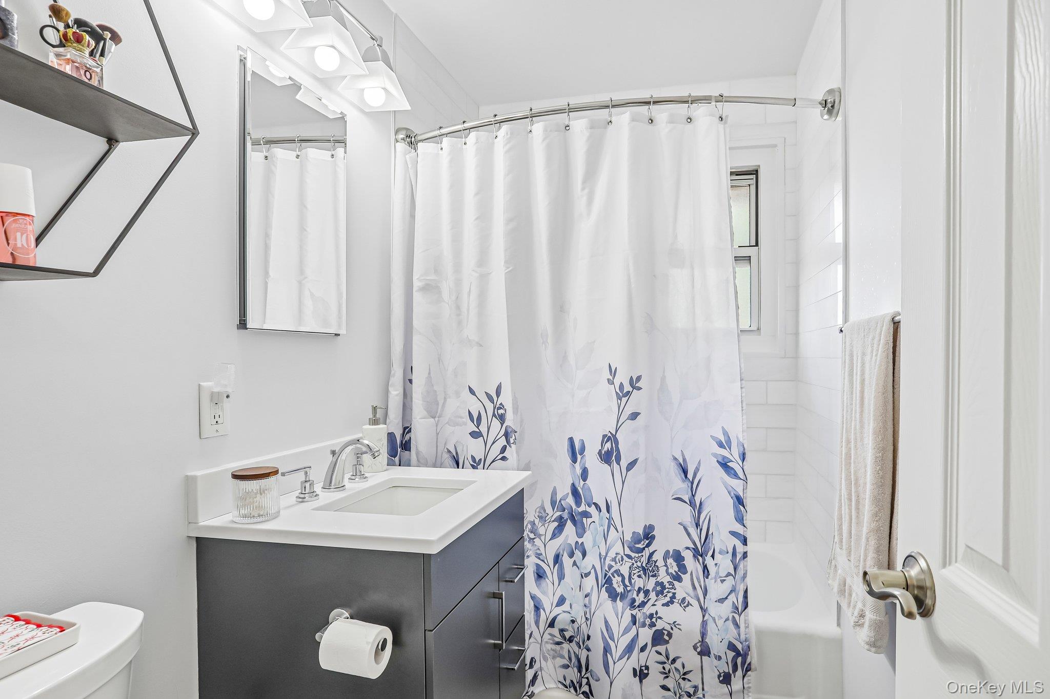 121 N. Broadway Unit: 22K