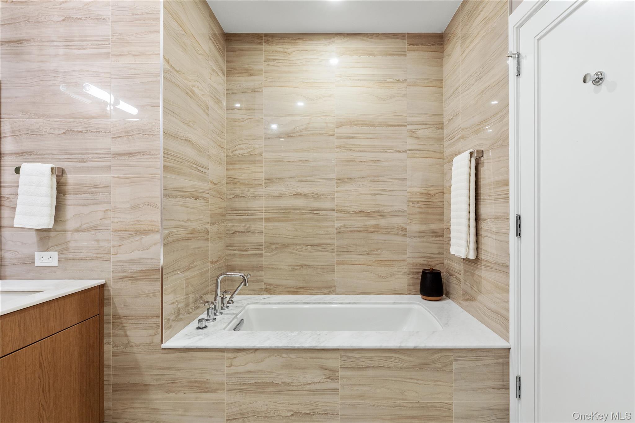 100 Garvies Point Road Unit: 1009